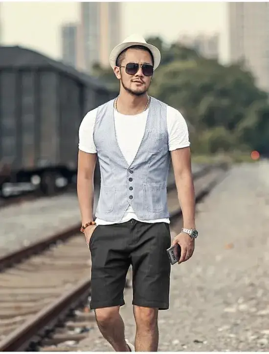 Smart and Casual: Men's Summer Outfits with Shorts