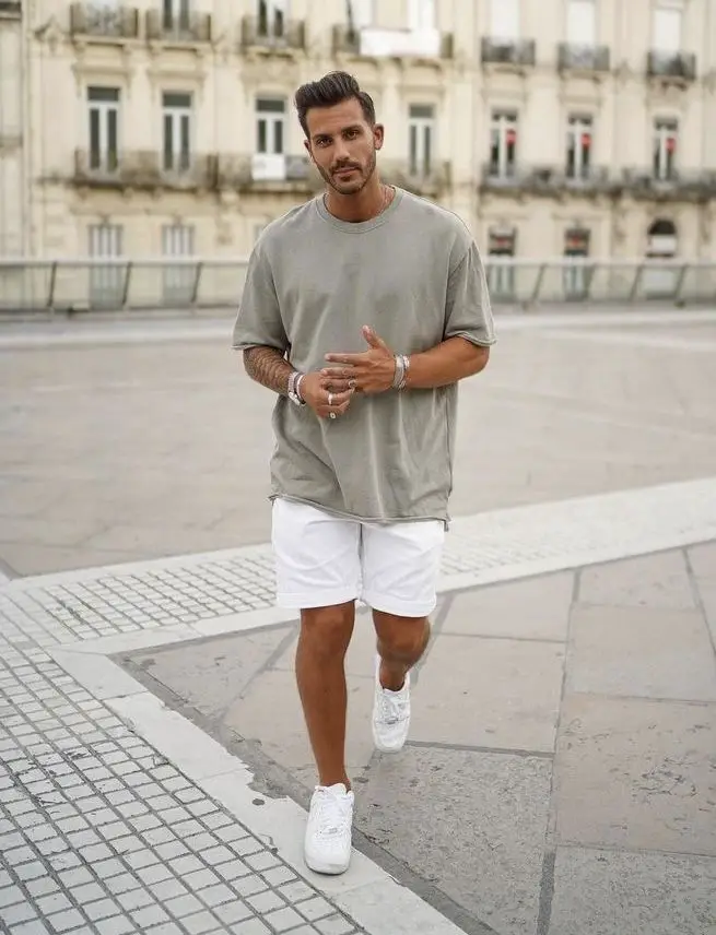 Simple Men's Summer Outfits: The Best Street Styles and Beach Fashion