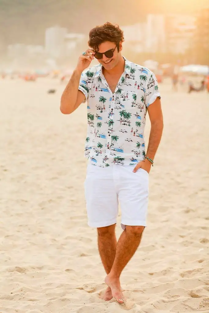 Aesthetic Men's Beach Outfits: Black Casual Summer Styles - A 2023 Forecast