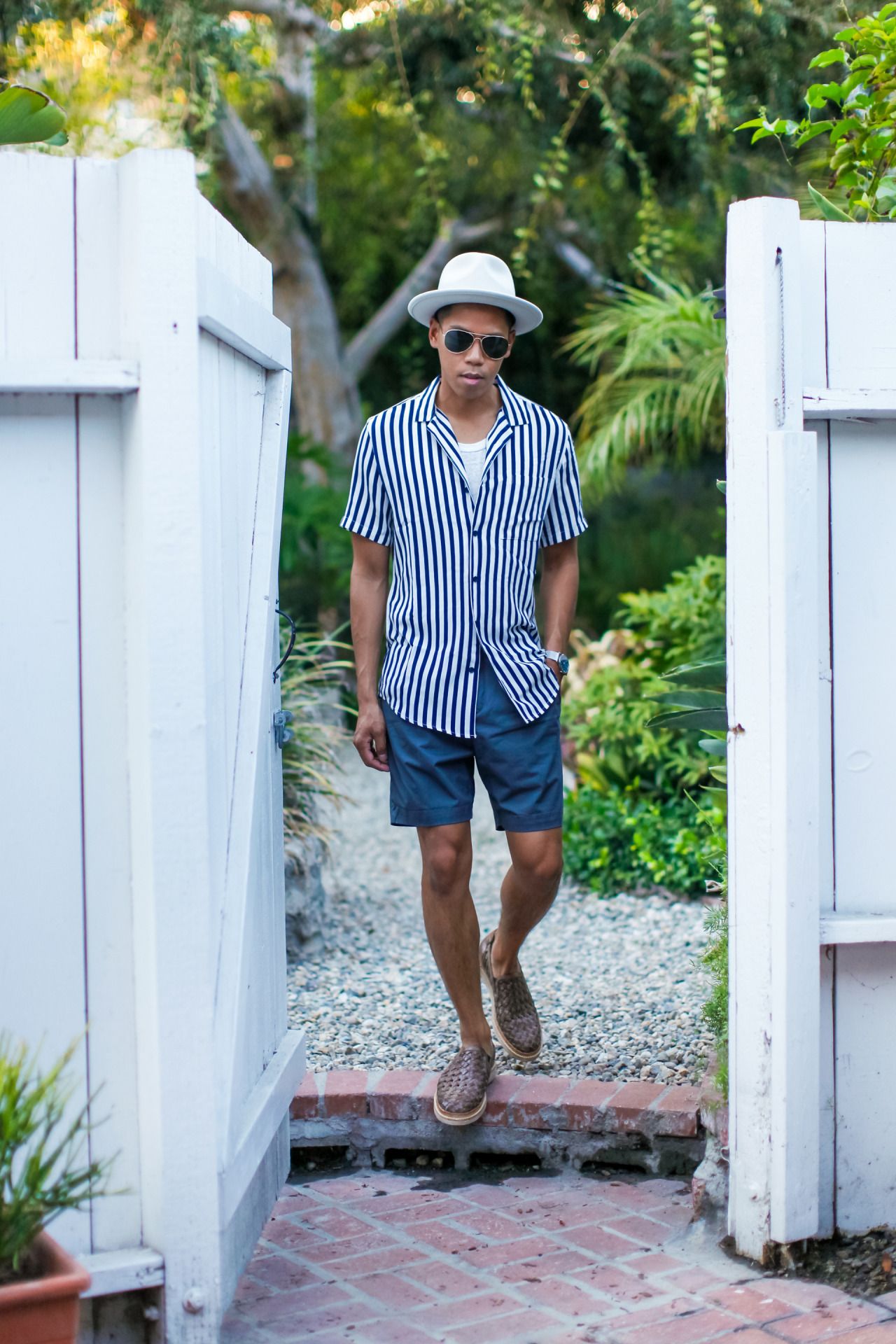 Aesthetic Men's Beach Outfits: Black Casual Summer Styles - A 2023 Forecast