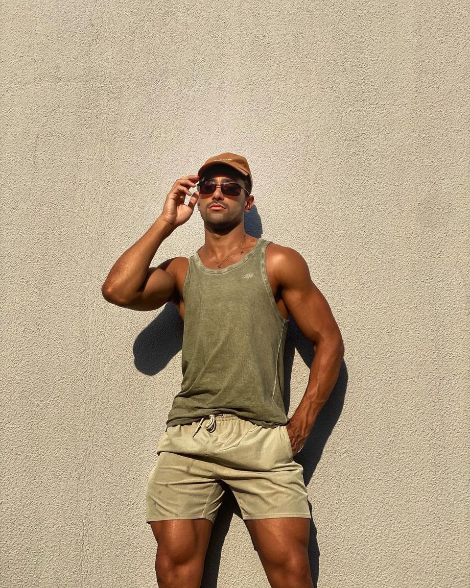 Smart and Casual: Men's Summer Outfits with Shorts