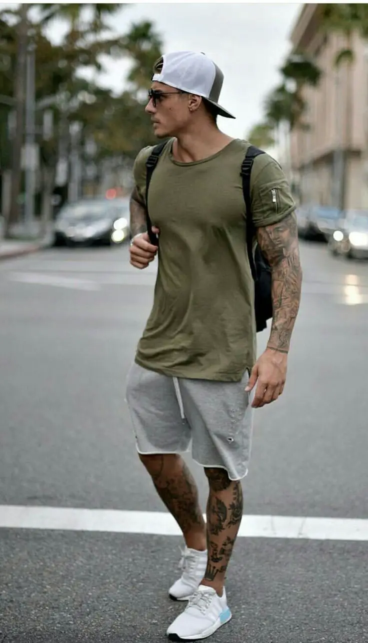 Smart and Casual: Men's Summer Outfits with Shorts