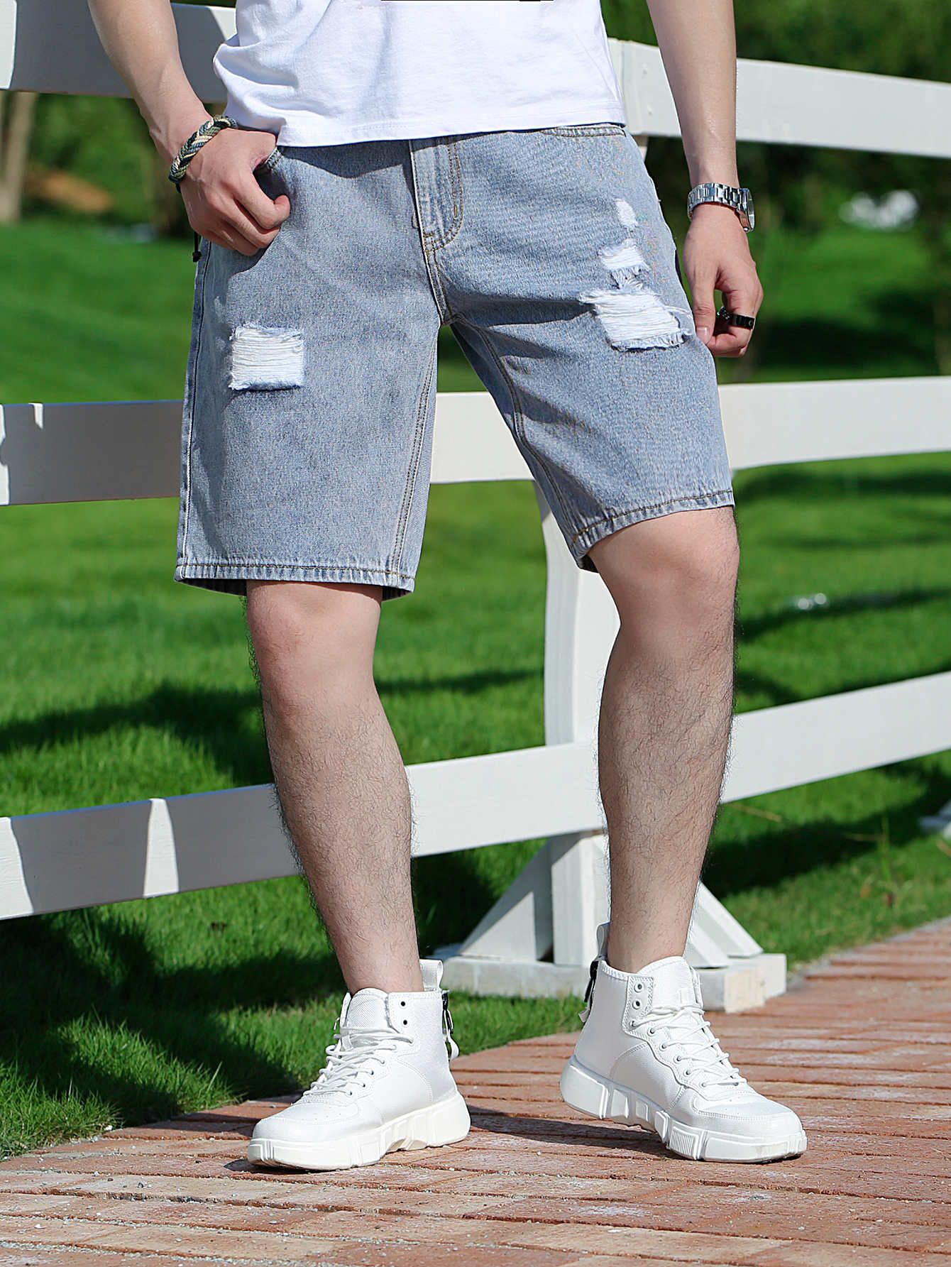 Smart and Casual: Men's Summer Outfits with Shorts