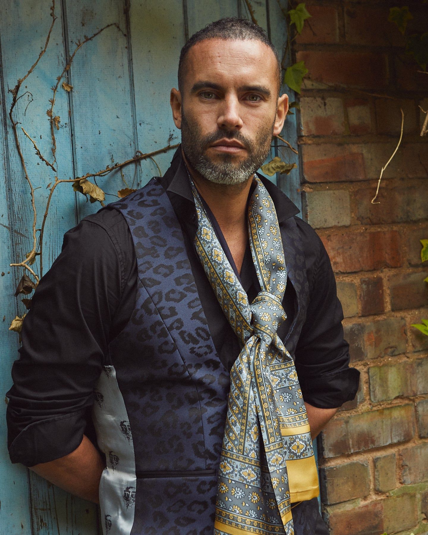 Summer Scarf Outfits for Men: Embrace Fashion and Style This Season