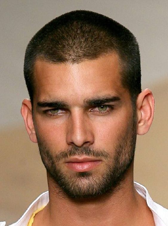 Men's Hairstyles Inspired by the 70s for 2023