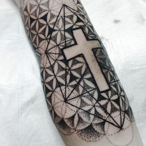Men's cross tattoos 18 ideas: Symbolism and design