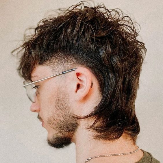 Men's Hairstyles Inspired by the 70s for 2023