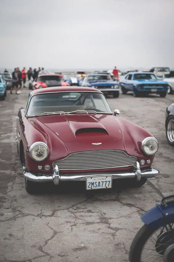 Nostalgic revival: 21 ideas for vintage car lovers