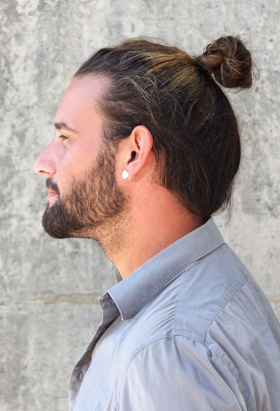 Guide to trendy hairstyles with a bun 21 ideas
