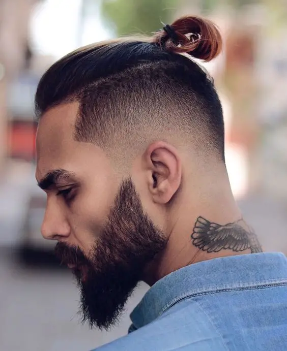 Short men's hairstyles with bun 16 ideas: Fashionable and versatile look