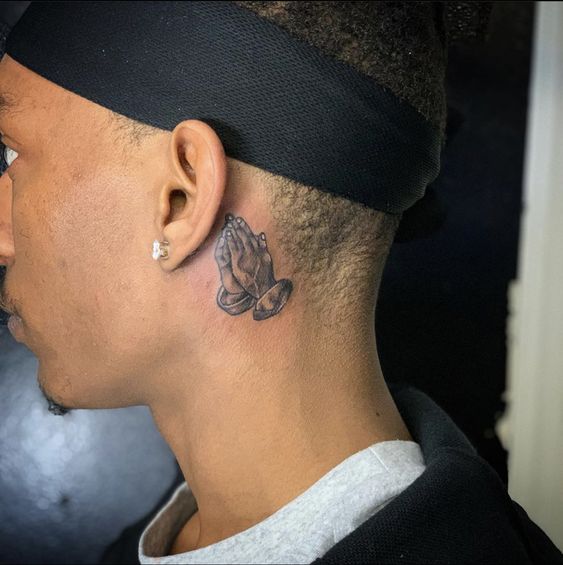 Spectacular men's tattoos behind the ear 16 ideas for a stylish statement