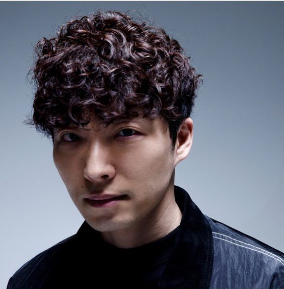 Uncovering the allure of Korean curly hairstyles for men 18 ideas