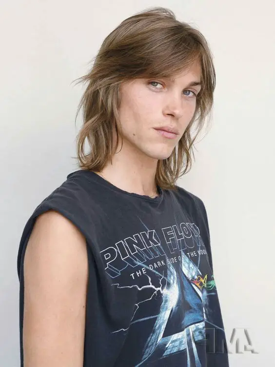 Hairstyles with curtain bangs for men 18 ideas: Top trends for 2024
