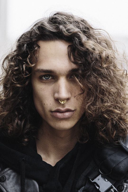 Winter curly hairstyles for men 2023 - 2024 18 ideas: stay stylish and cozy