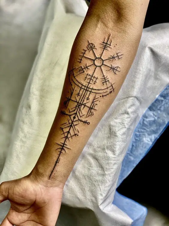 Forearm tattoo trends for men 15 ideas: symbolism and style for 2024