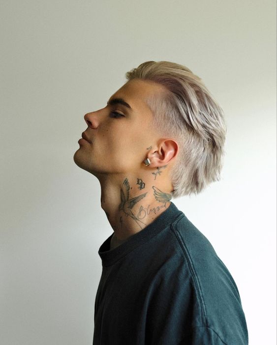 Trendy men's hairstyles for long-haired blondes in 2024 16 ideas