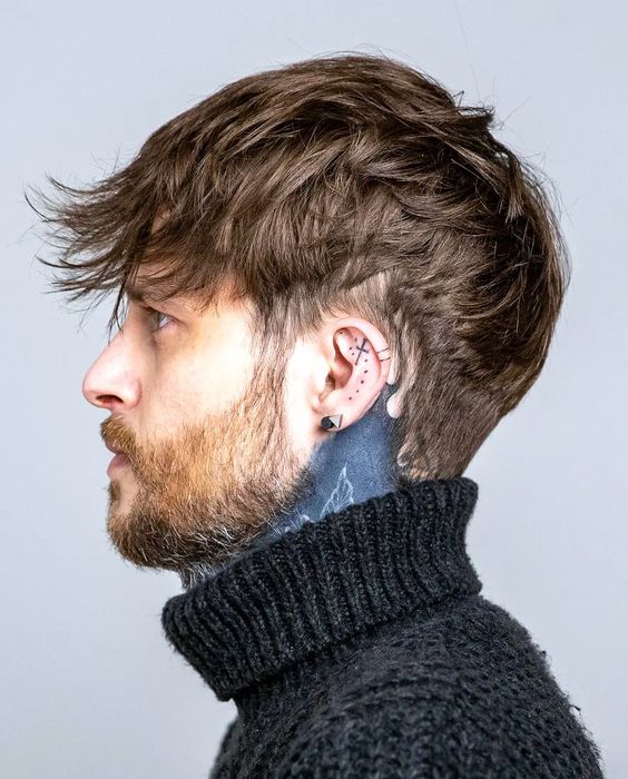 Trendy medium haircuts for fashionable men in 2024 16 ideas