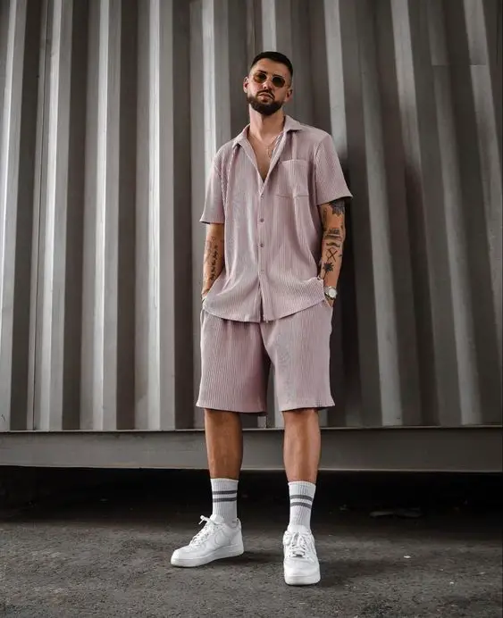 The latest men's summer looks: From beach to street chic 23 ideas