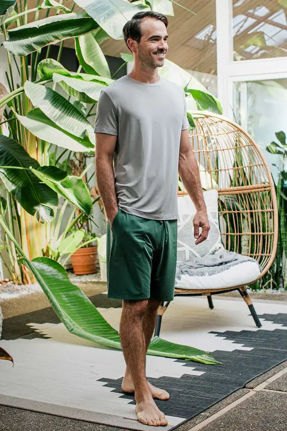 Stylish and comfortable men's shorts for living room 23 ideas: A guide to choosing summer outfits